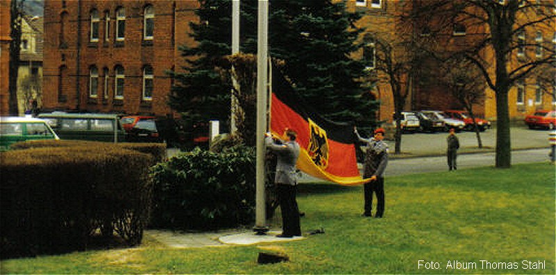 Einholen der Flagge am 31.03.1993